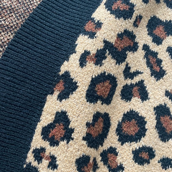 New without tags. TAHARI Cardigan - Picture 3 of 3